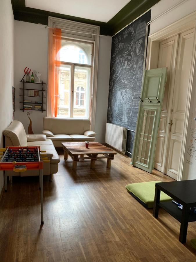 Black Dog Hostel Budapest Exterior foto