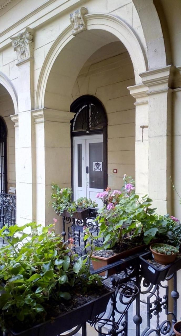 Black Dog Hostel Budapest Exterior foto